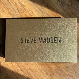 Steve Madden Scarf and hat set